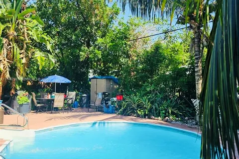 5706 Simms St, Hollywood FL 33021