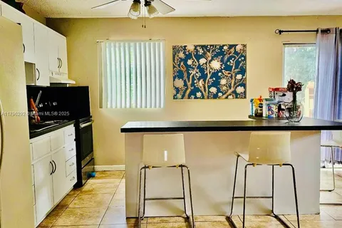 5706 Simms St, Hollywood FL 33021