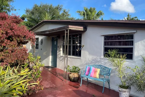 5706 Simms St, Hollywood FL 33021