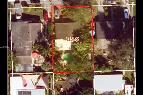 5706 Simms St, Hollywood FL 33021