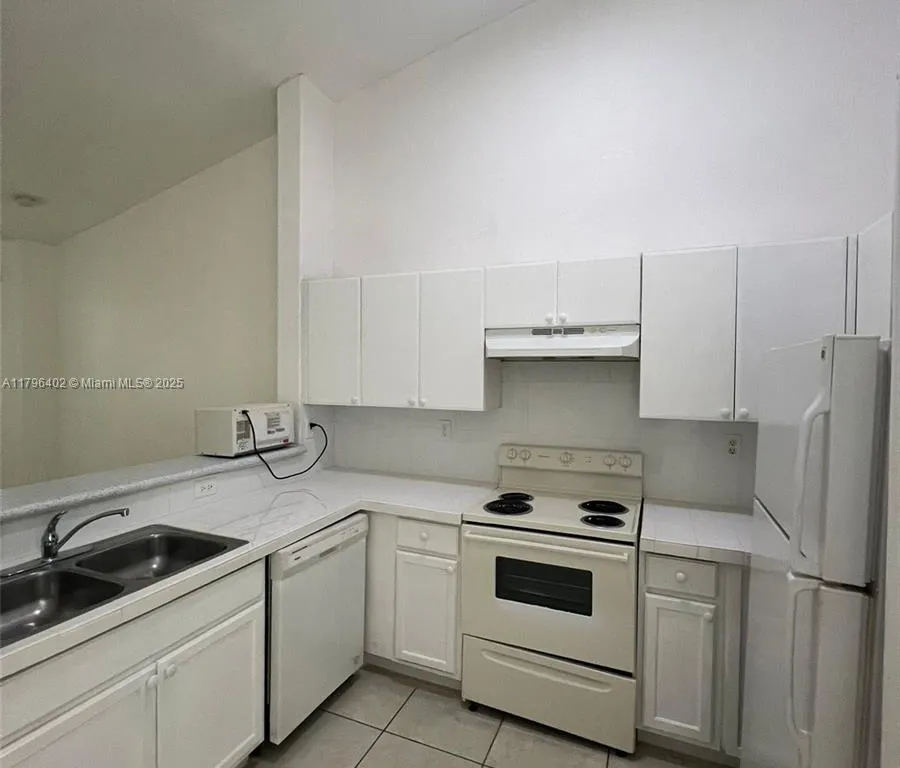 1661 SE 28th St # 206, Homestead FL 33035