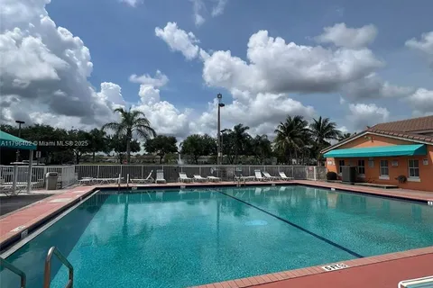 1661 SE 28th St # 206, Homestead FL 33035