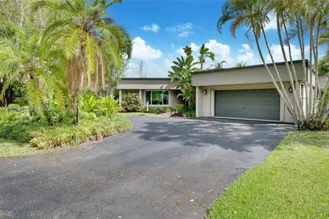 610 Lake Dasha Cir, Plantation FL 33324