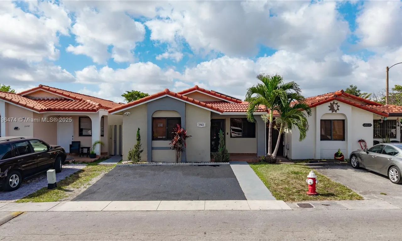 2462 W 65th St, Hialeah FL 33016