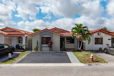 2462 W 65th St, Hialeah FL 33016