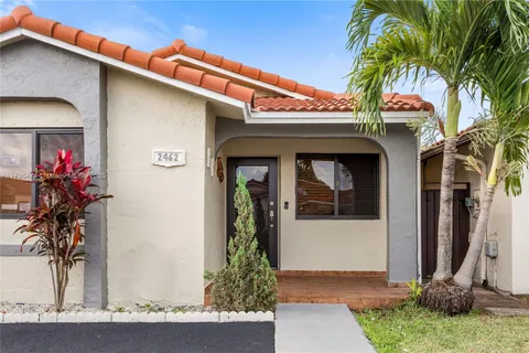 2462 W 65th St, Hialeah FL 33016