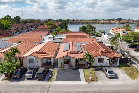 2462 W 65th St, Hialeah FL 33016