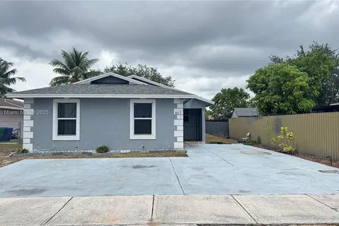 3211 NW 191st St, Miami Gardens FL 33056