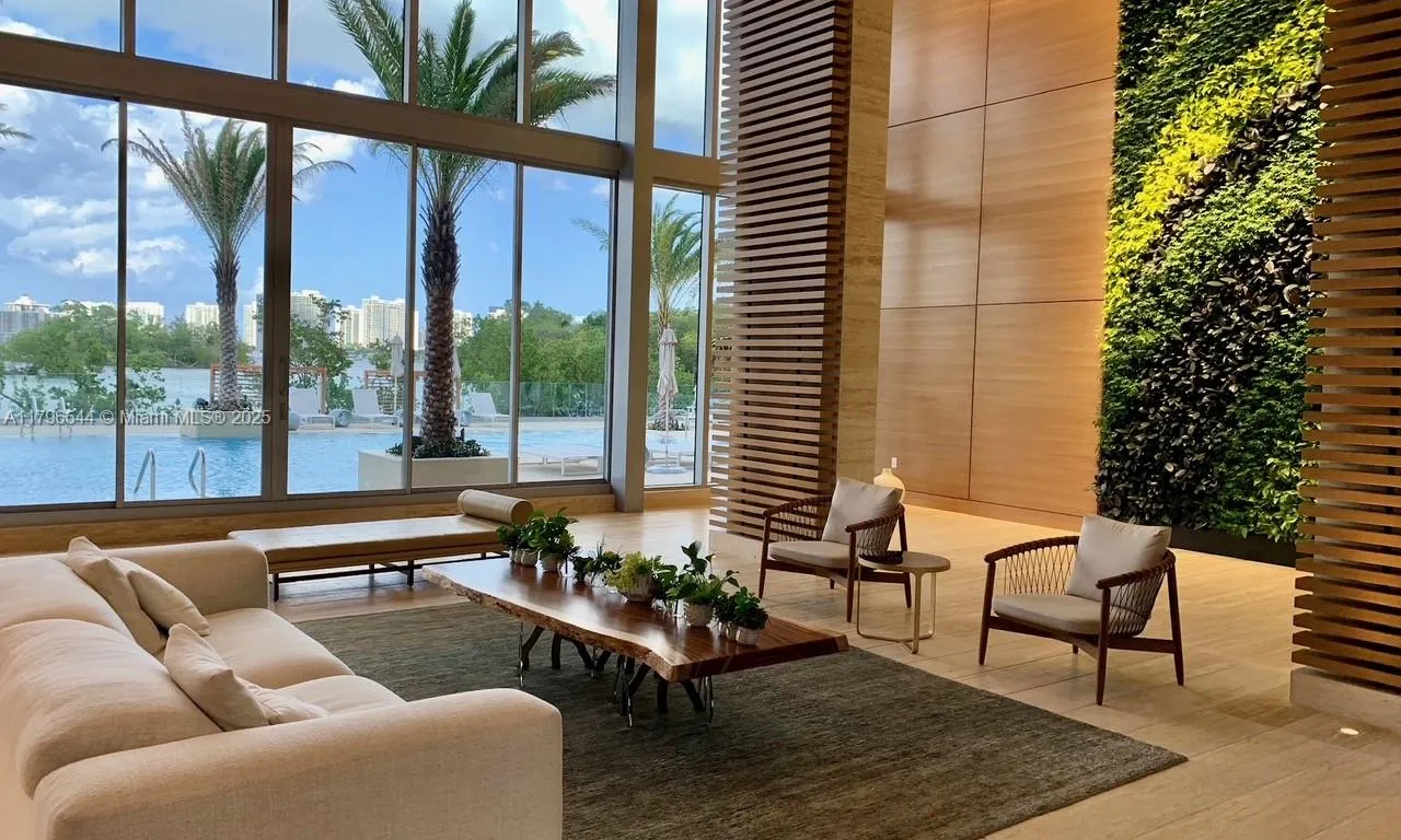 16385 Biscayne Blvd # 1806, North Miami Beach FL 33160
