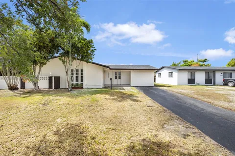 10520 SW 160th St, Miami FL 33157