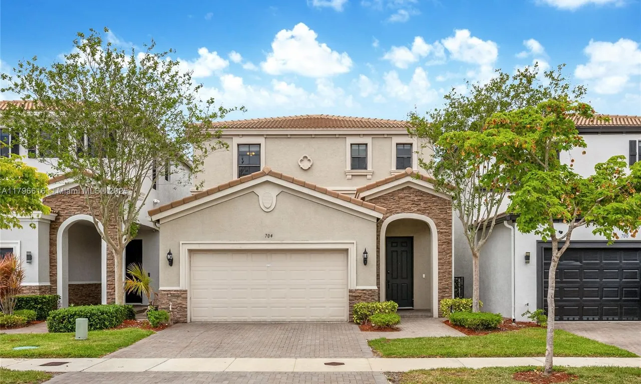 704 NE 193 St, Miami FL 33179