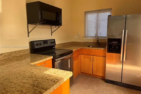 1520 NE 125th St # b, North Miami FL 33161