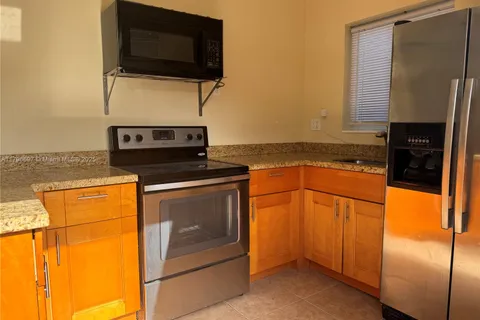 1520 NE 125th St # b, North Miami FL 33161