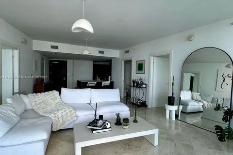 200 S Biscayne Blvd # 3903, Miami FL 33131