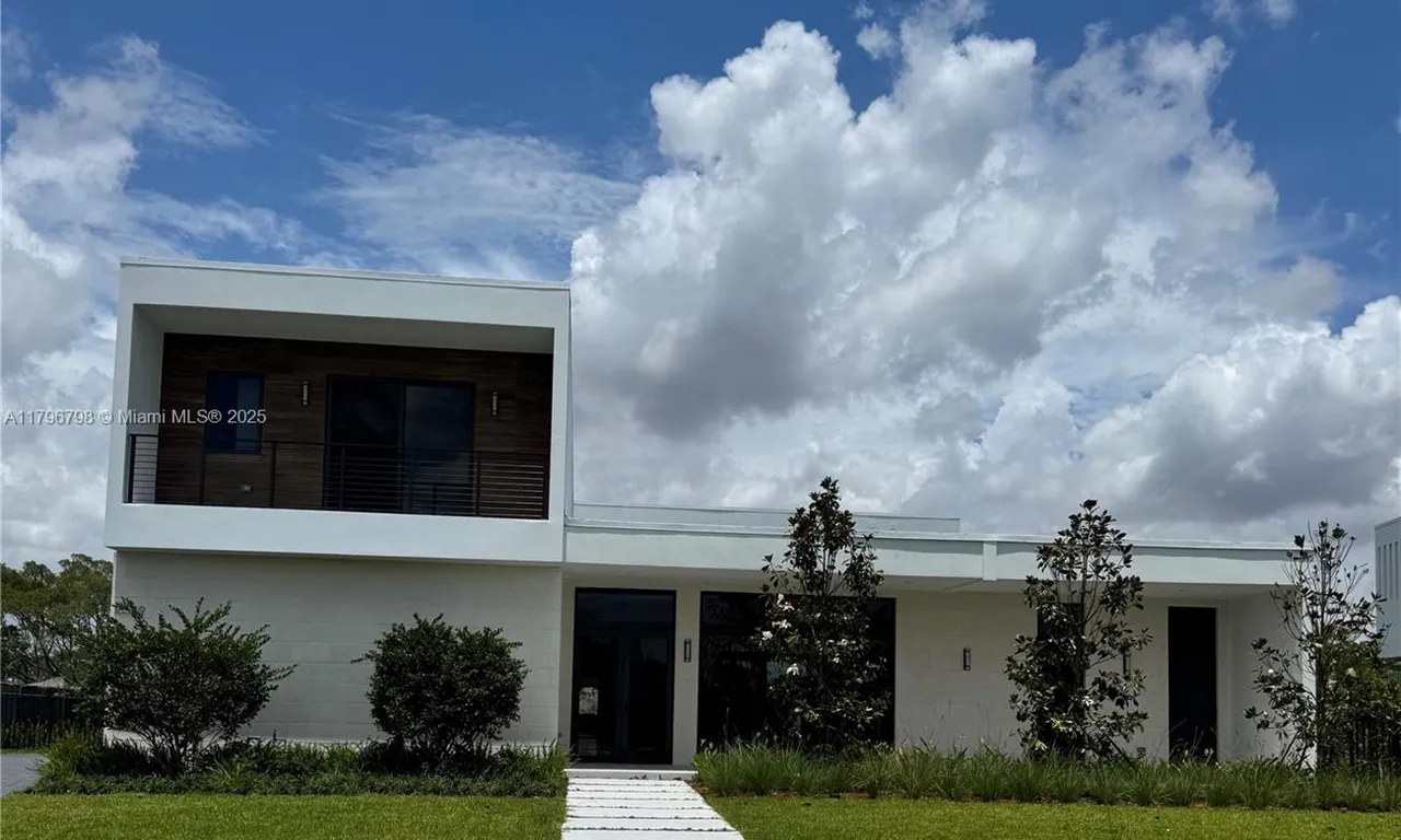 16589 N Botaniko Dr N, Weston FL 33326