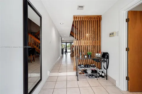 9885 Fairway Cove Ln, Plantation FL 33324