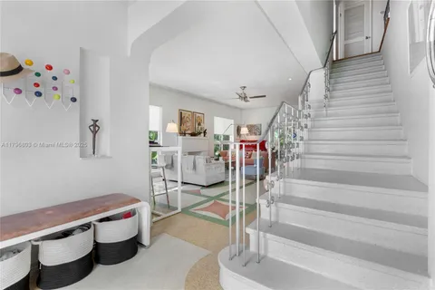 4532 Sheridan Ave, Miami Beach FL 33140