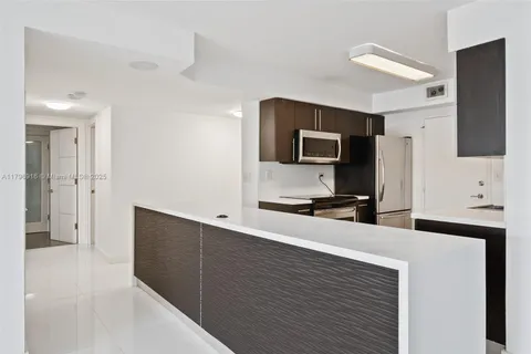 800 NE 195th St # 204, Miami FL 33179