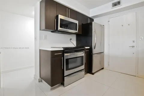 800 NE 195th St # 204, Miami FL 33179