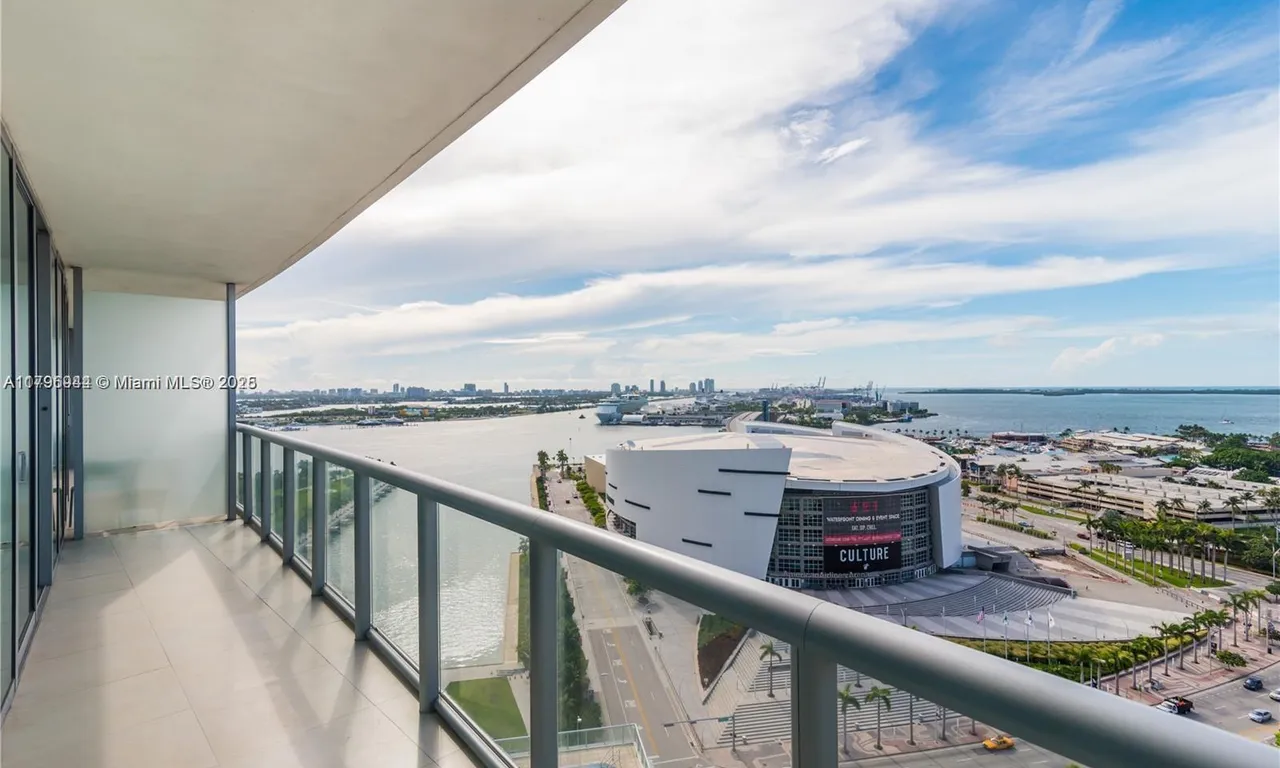 888 Biscayne Blvd # 2103, Miami FL 33132