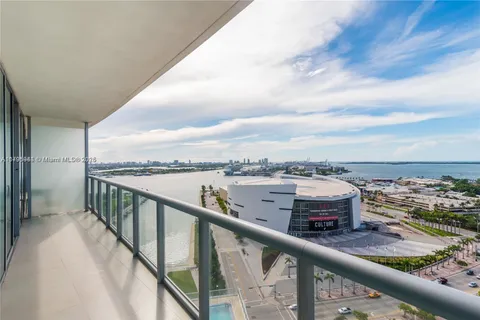 888 Biscayne Blvd # 2103, Miami FL 33132