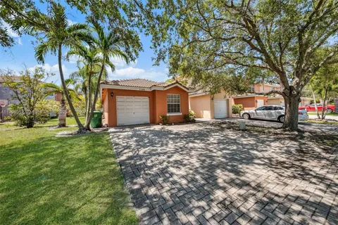 7196 Sienna Ridge Ln, Lauderhill FL 33319