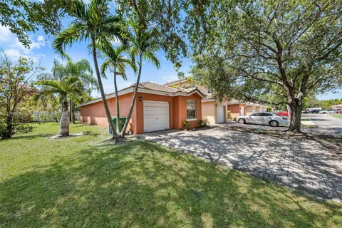 7196 Sienna Ridge Ln, Lauderhill FL 33319