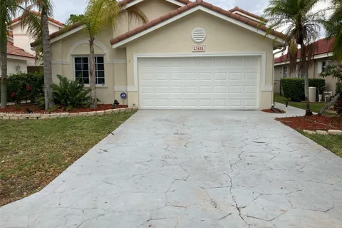 17691 SW 4th Ct, Pembroke Pines FL 33029