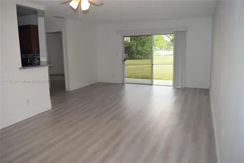 3453 NW 44th St # 101, Oakland Park FL 33309