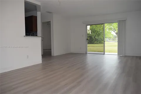 3453 NW 44th St # 101, Oakland Park FL 33309