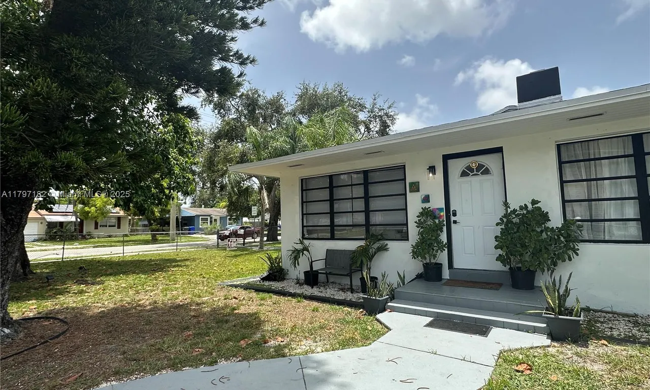 436 N 28th Ave, Hollywood FL 33020