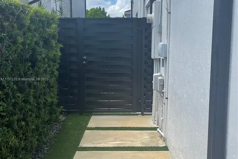 14992 SW 11th St (EFFICIENCY), Miami FL 33194