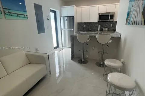 14992 SW 11th St (EFFICIENCY), Miami FL 33194
