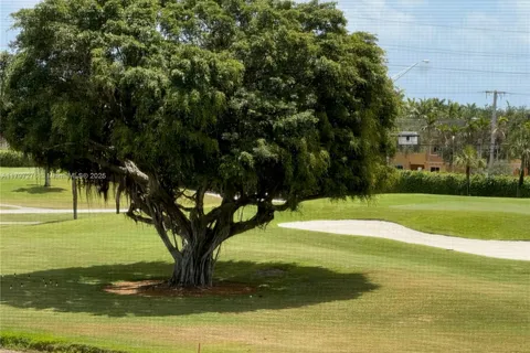 9320 S Hollybrook Lake Dr # 303, Pembroke Pines FL 33025