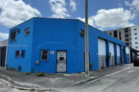 748 NW 24th St, Miami FL 33127