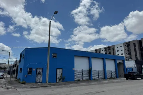 748 NW 24th St, Miami FL 33127