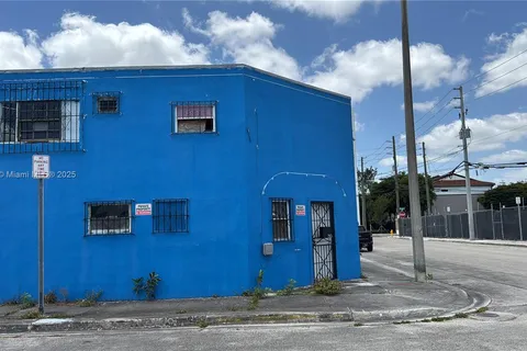 748 NW 24th St, Miami FL 33127