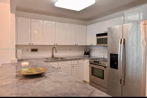 2301 Collins Ave # 402, Miami Beach FL 33139