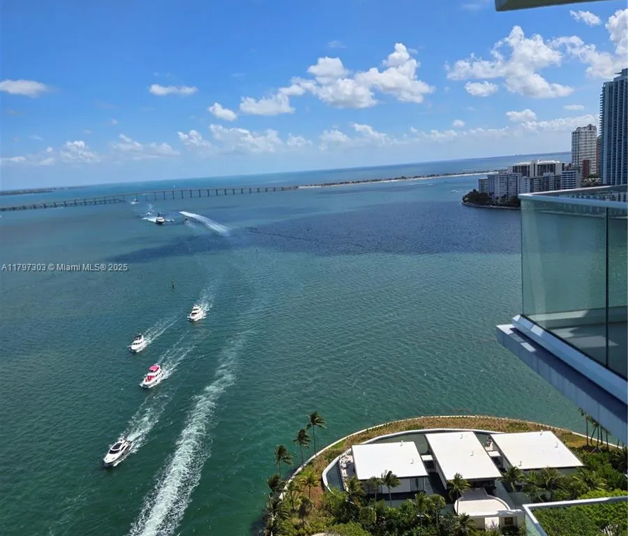 800 Claughton Island Dr # 2704, Miami FL 33131