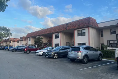 862 209th # 206, Miami FL 33179