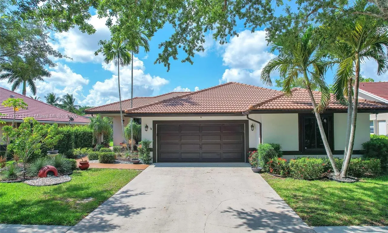 808 Hampton Ct, Weston FL 33326