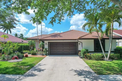 808 Hampton Ct, Weston FL 33326