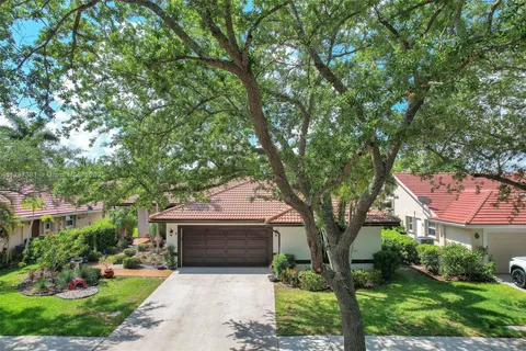 808 Hampton Ct, Weston FL 33326