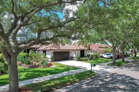 808 Hampton Ct, Weston FL 33326