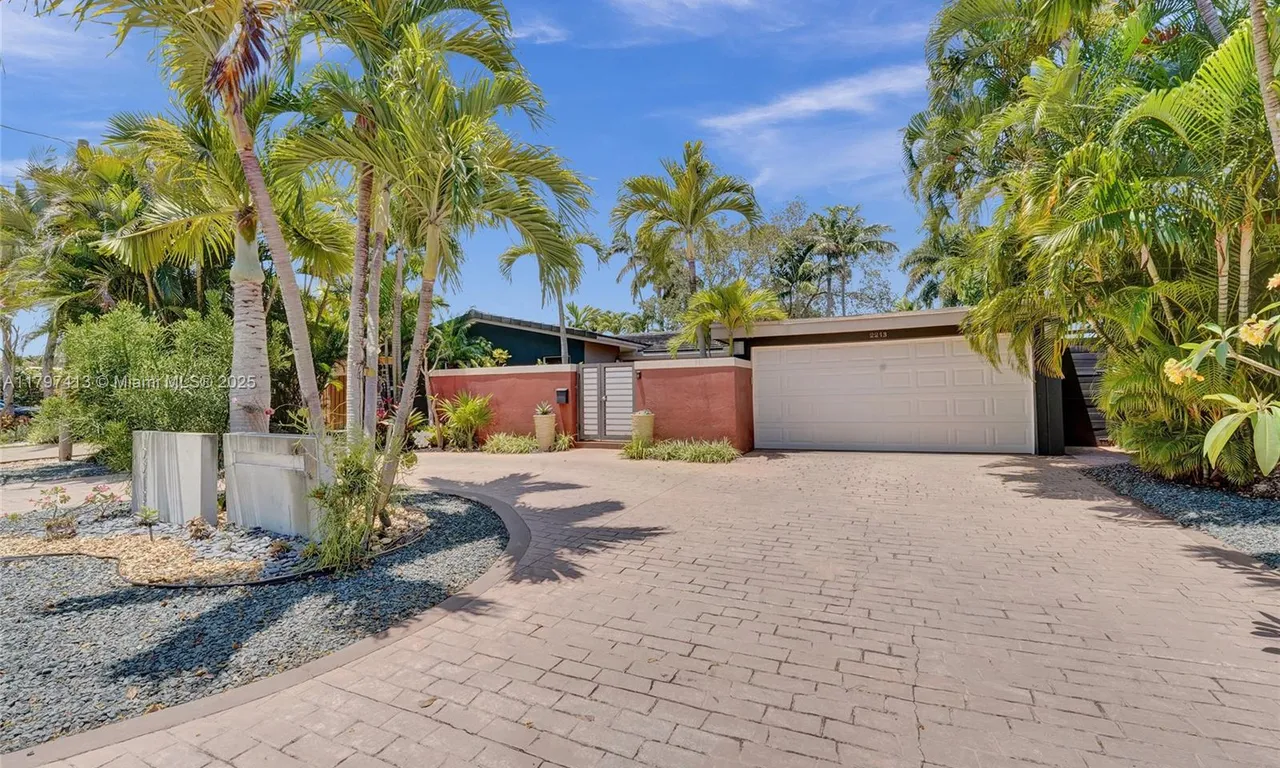 2213 NE 17th Ave, Wilton Manors FL 33305