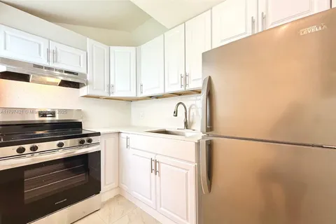 1440 Pennsylvania Ave # 3, Miami Beach FL 33139