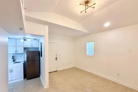 1440 Pennsylvania Ave # 3, Miami Beach FL 33139