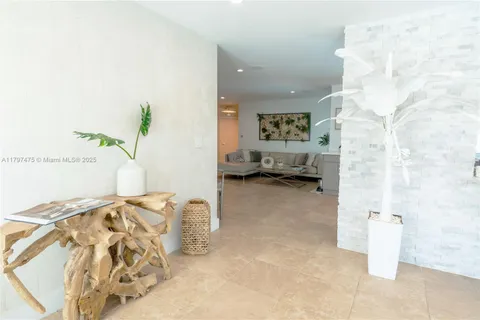 2711 NE 57th Ct, Fort Lauderdale FL 33308