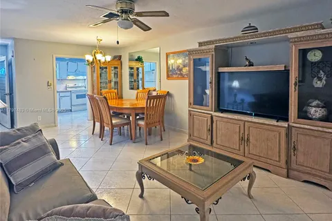 2731 W Barkley Dr W # B, West Palm Beach FL 33415