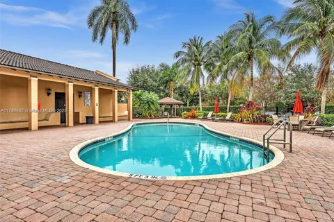 8706 Blaze Ct, Davie FL 33328
